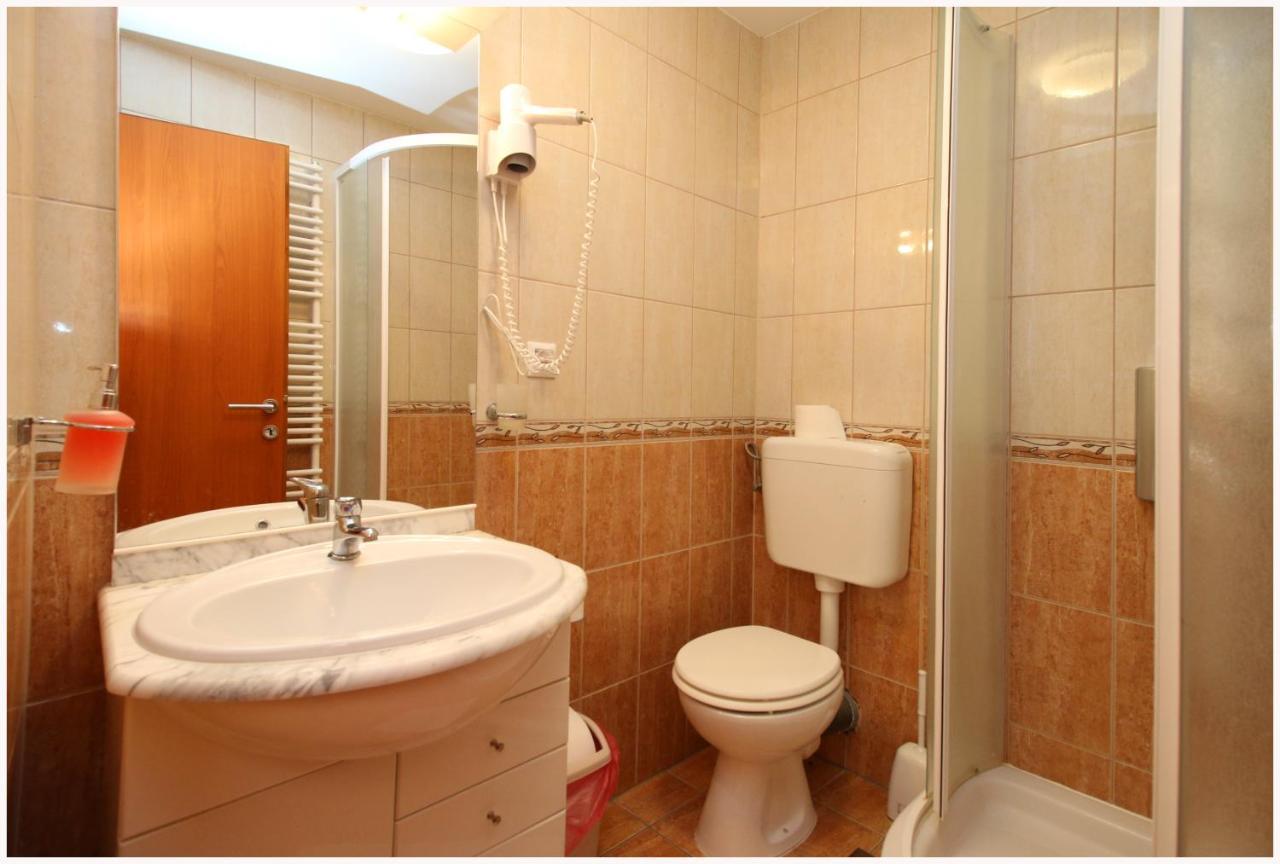 Guest House Lav Primosten Bagian luar foto