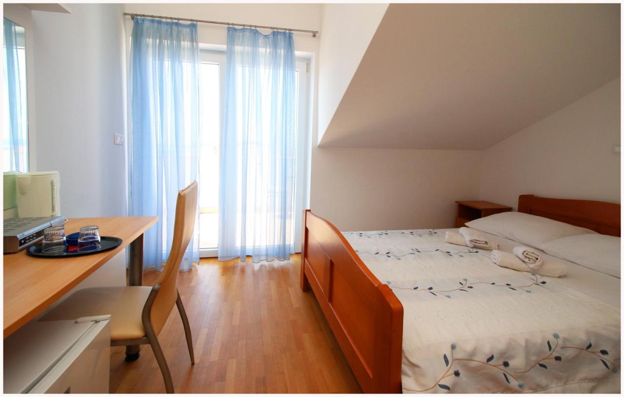 Guest House Lav Primosten Bagian luar foto