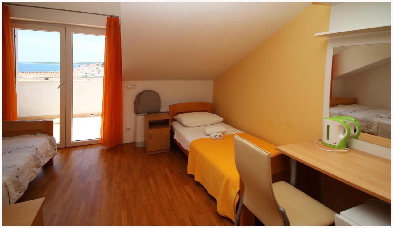 Guest House Lav Primosten Bagian luar foto