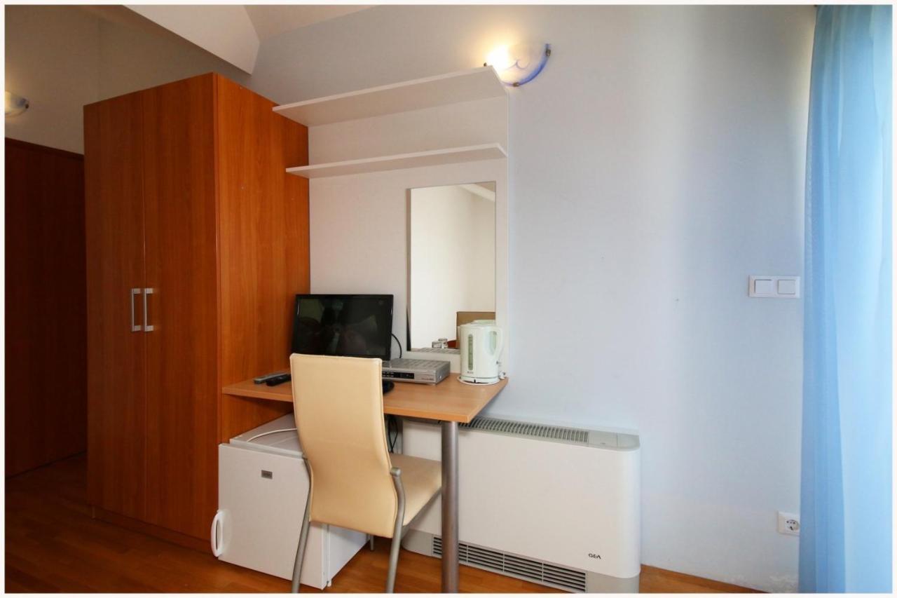 Guest House Lav Primosten Bagian luar foto